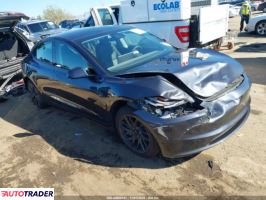 Tesla Model 3 - zobacz ofertę
