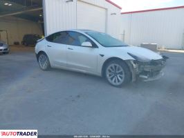 Tesla Model 3 - zobacz ofertę