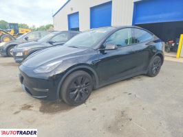 Tesla Model Y 2025