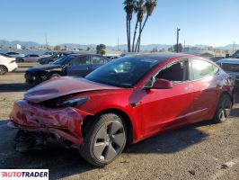 Tesla Model 3 - zobacz ofertę