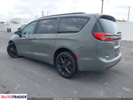 Chrysler Pacifica 2024 3