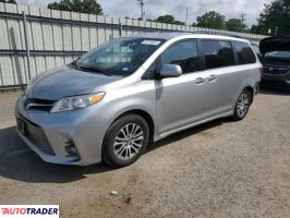 Toyota Sienna 2019 3