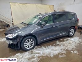 Chrysler Pacifica 2019 3