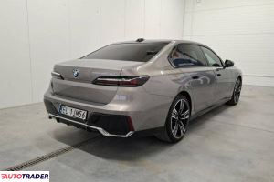 BMW 740 2023 3.0 286 KM
