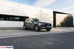 Volvo XC60 2019 2.0 246 KM