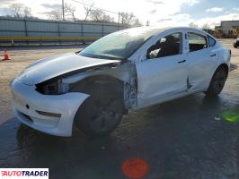 Tesla Model 3 - zobacz ofertę