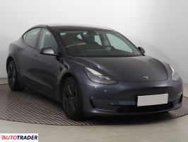 Tesla Model 3 2021 434 KM