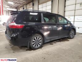 Toyota Sienna 2018 3