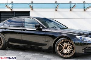 BMW 740 2010 3.0 306 KM