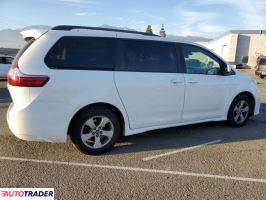 Toyota Sienna 2019 3