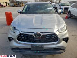 Toyota Highlander 2021 3