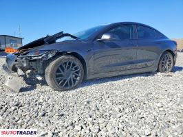 Tesla Model 3 - zobacz ofertę