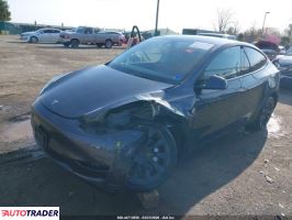 Tesla Model Y 2025