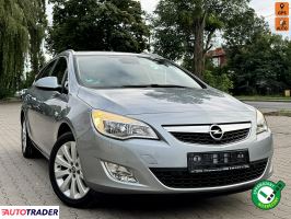 Opel Astra 2011 1.4 140 KM