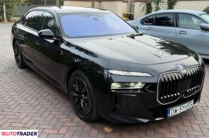 BMW 730 2024 3.0 340 KM