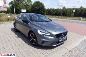 Volvo V40 2018 2.0 152 KM