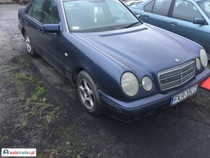 Mercedes 220 1995 2.2 95 KM Mercedes 220 1995 2.2 95 KM