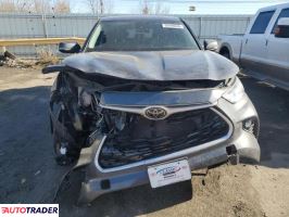 Toyota Highlander 2021 3