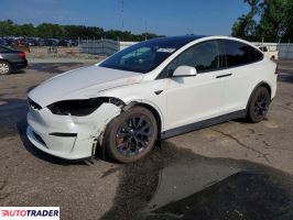 Tesla Model X - zobacz ofertę