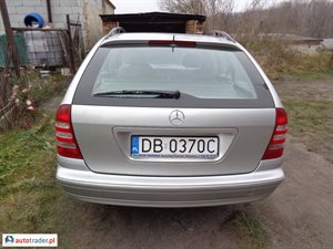 Mercedes 220 2002 2.1 143 KM Mercedes 220 2002 2.1 143 KM