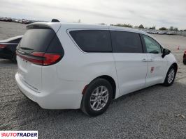 Chrysler Pacifica 2024 3