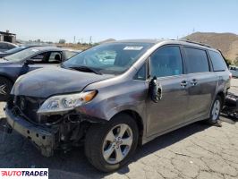 Toyota Sienna 2018 3