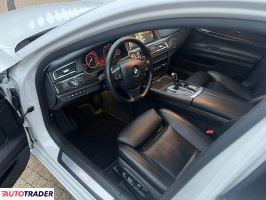 BMW 750 2015 4.4 450 KM