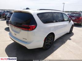 Chrysler Pacifica 2025 3