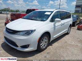Chrysler Pacifica 2020 3