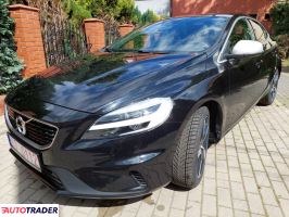 Volvo V40 2019 1.5 152 KM