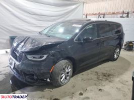 Chrysler Pacifica 2025 3