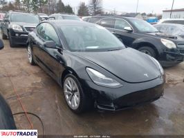 Tesla Model 3 - zobacz ofertę