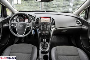 Opel Astra 2015 1.6 110 KM