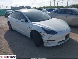 Tesla Model 3 - zobacz ofertę
