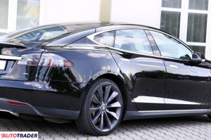 Tesla Model S 2014 387 KM