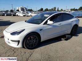 Tesla Model 3 - zobacz ofertę