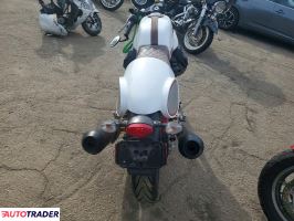 Moto Guzzi V7 2020