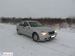 Mercedes 220 2000 2.1 143 KM Mercedes 220 2000 2.1 143 KM