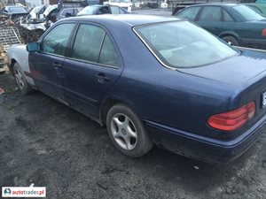 Mercedes 220 1995 2.2 95 KM Mercedes 220 1995 2.2 95 KM