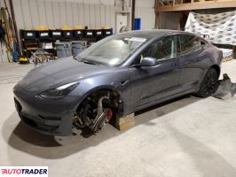 Tesla Model 3 - zobacz ofertę