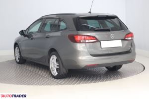 Opel Astra 2018 1.6 108 KM