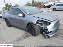 Tesla Model Y 2025