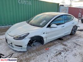 Tesla Model 3 - zobacz ofertę