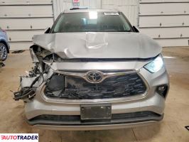 Toyota Highlander 2021 3