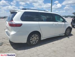 Toyota Sienna 2018 3