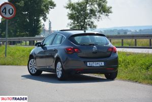 Opel Astra 2011 1.4 140 KM