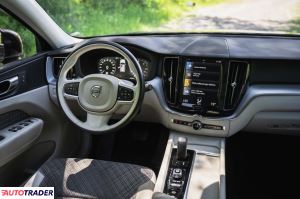 Volvo XC60 2019 2.0 194 KM