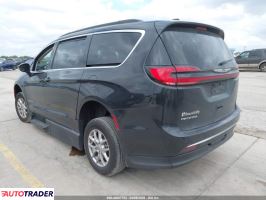 Chrysler Pacifica 2022 3