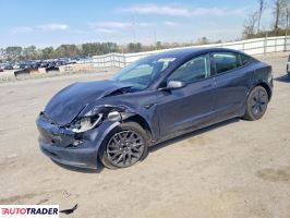 Tesla Model 3 - zobacz ofertę