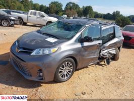 Toyota Sienna 2019 3
